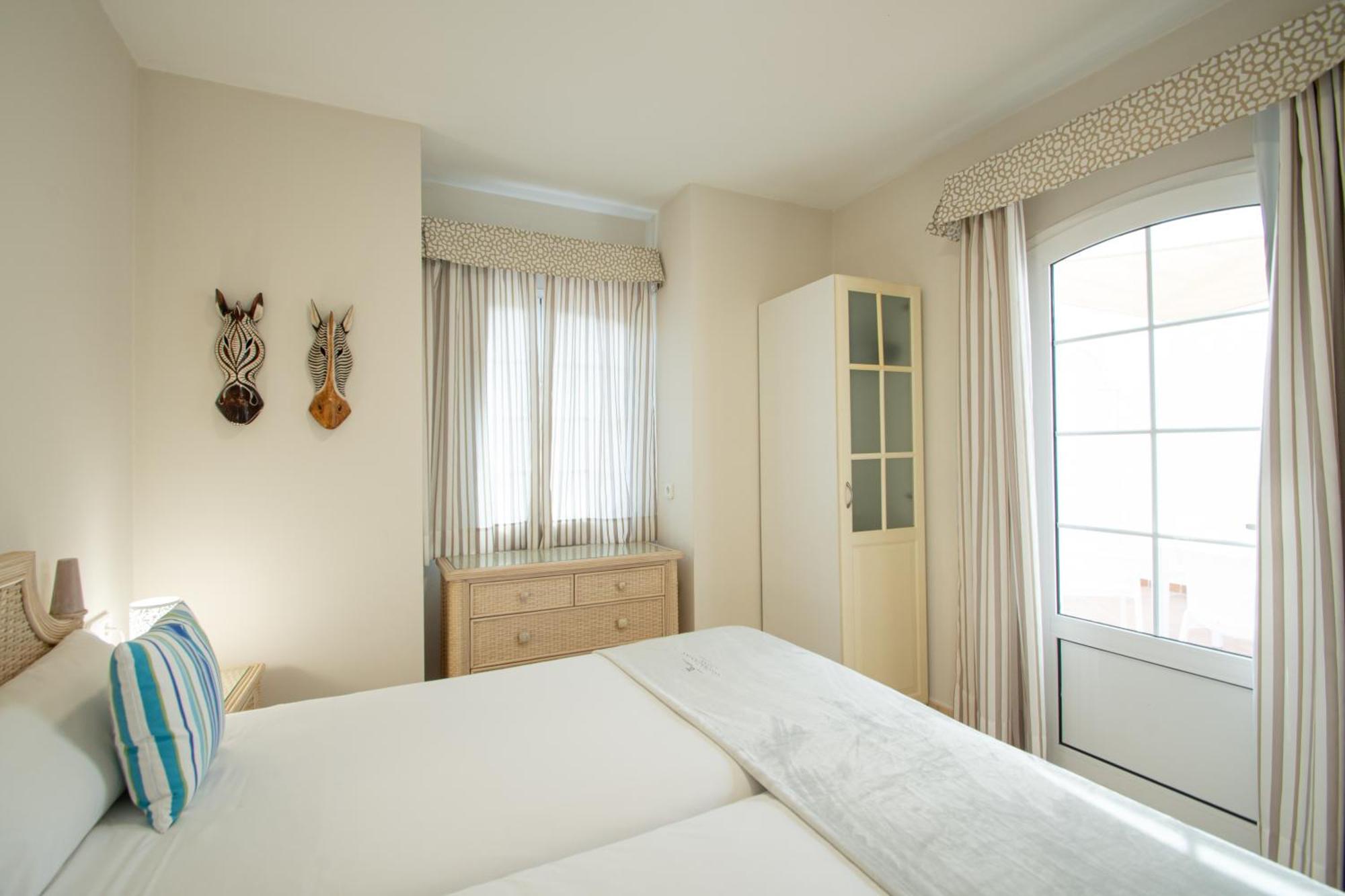 Apartamentos Livvo Coloradamar Плая Бланка Екстериор снимка