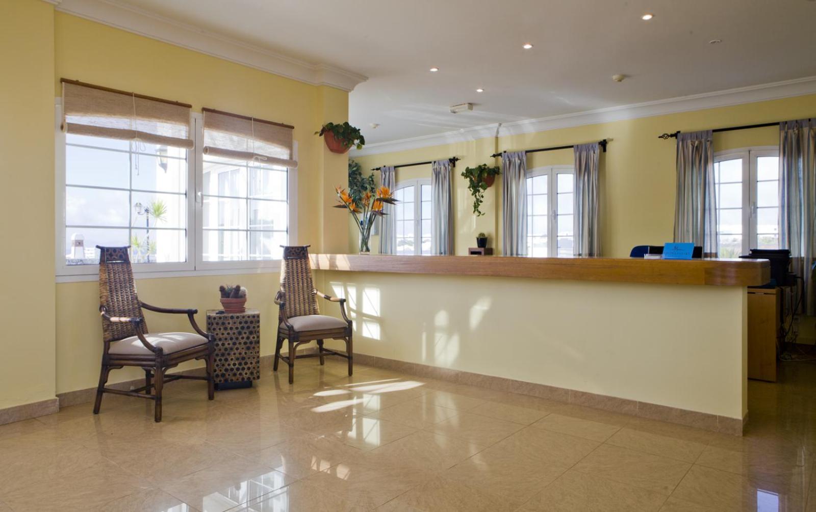 Apartamentos Livvo Coloradamar Плая Бланка Екстериор снимка